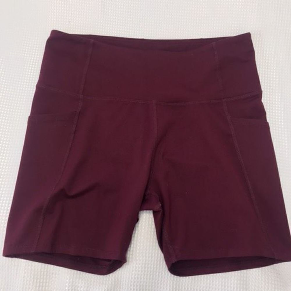Coreio burgundy Active shorts size L…..S15